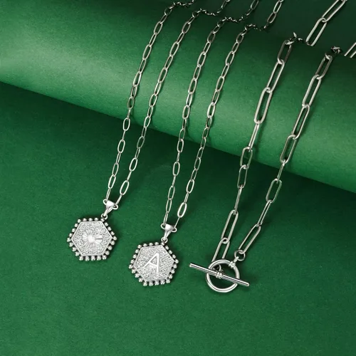 Vista 6 de M MOOHAM - Collares de oro chapados con oro de 14 quilates para mujer, con dije hexagonal, con letras, broche de barra de pasador, gargantilla