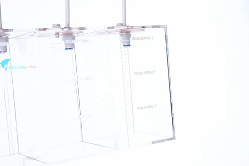 Vista 4 de DEHAO - Cubo de almacenamiento de líquidos hecho en Acryli, 4 habitaciones, 1.6 galones, funciona con bomba dosificadora, contenedor de depósito