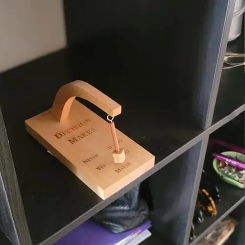 Vista 6 de MSUIINT Tomador de decisiones, balancea el péndulo estándar y encuentra la respuesta a tu pregunta, selector magnético oscilante creativo de madera