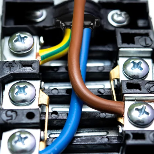 Vista 5 de Copkim 5 Piezas Conectores de Cable Aislados Negros Conector de Empalme 2 Puertos Terminales de Soldadura de Cable Múltiple Empalmadores de Cable