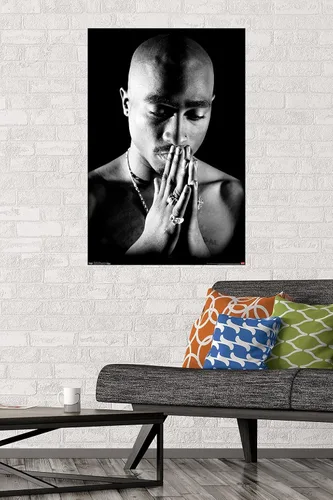 Vista 3 de Trends International Tupac - Póster de pared rezando, 14.725 x 22.375 pulgadas, versión enmarcada de madera de granero