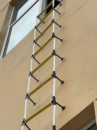 Vista 5 de Escalera de rescate de incendios para 2 pisos de 16 pies, resistente al fuego, escalera de cuerda de seguridad de dos pisos, compacta y ligera