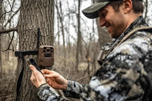 Vista 7 de Moultrie Edge 2 Cellular Trail Camera - Auto Connect Nationwide 4G LTE - On Demand 36MP Photo - 1080P Video with HD Audio - 100 Ft Detection Range