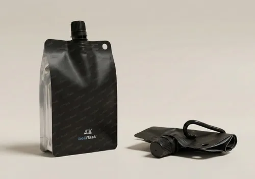 Vista 3 de BellFlask - Frasco de plástico de 15 onzas, patentado, flexible, sin metal, reutilizable, sin BPA con clip de mosquetón y embudo de llenado