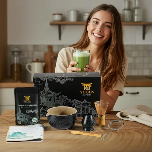 Vista 4 de Juego de batidor de matcha de 7 piezas, incluye 1.06 oz de polvo de matcha de grado ceremonial, tamiz de metal, batidor de bambú, soporte