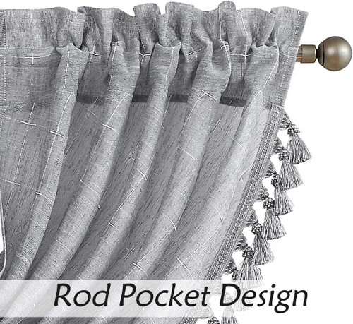 Vista 6 de Central Park Cortina de ventana con cenefa de cascada gris, textura de lino con bordado GEO blanco, bolsillo para barra de sala de estar
