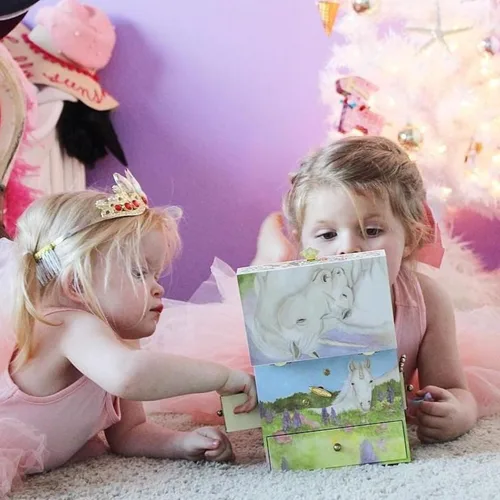 Vista 4 de Caja de música Enchantmints joyero de unicornio