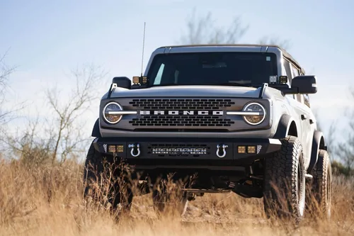 Vista 3 de DV8 Offroad Parachoques delantero de la serie OE Plus compatible con Ford Bronco 2021-2026 Múltiples soportes de luz Compatible con placa