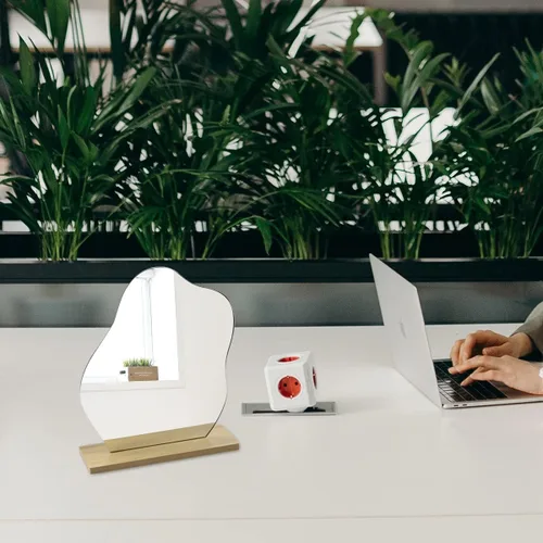 Vista 5 de Espejo de tocador estético irregular, espejo de mesa decorativo de acrílico sin marco con soporte de madera, espejo de maquillaje funky para sala