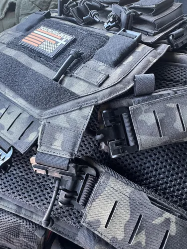 Vista 7 de Redemption Crusader 2.0 Chaleco Molle con Hebilla de Liberación Rápida para Airsoft con Lados de Tamaño Ajustable y Triple Bolsillo