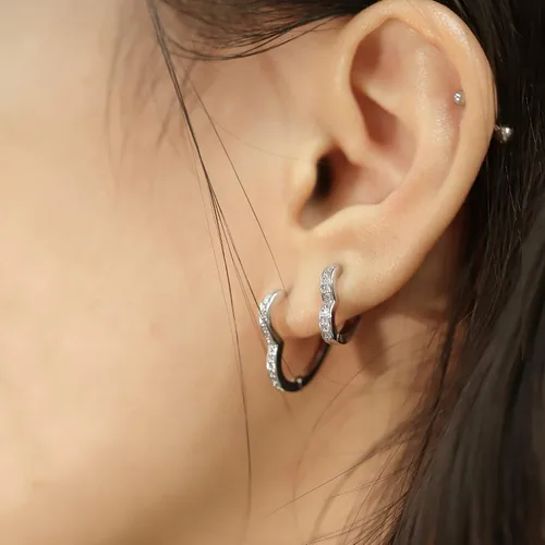 Vista 3 de ALEXCRAFT Juego de aretes de aro pequeños de oro para mujer, juego de aretes de oro pavé de diamantes con poste de plata de ley