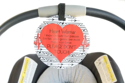 Vista 4 de Three Little Tots CHD Heart Warrior Tag - Letrero de asiento de auto recién nacido, baby shower, cochecito, prematuro sin tocar