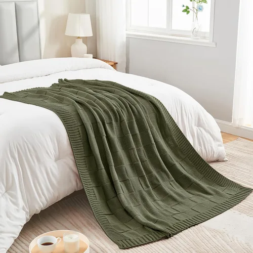 Vista 7 de CozeCube Manta de Punto a Cuadros, Manta a Cuadros Verde Oliva para Sofá, Manta Decorativa Navideña Suave Acogedora y Cálida de Punto para Cama Sofá