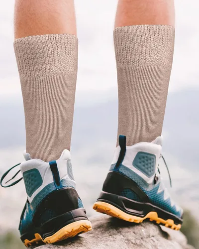 Vista 2 de TINKUY PERU - Calcetines de senderismo cálidos, calcetines térmicos de invierno de lana de alpaca para bebé