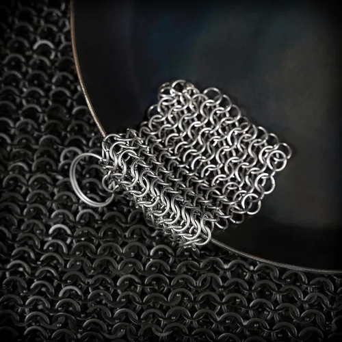 Mythrojan Limpiador de sartén de hierro fundido 316 de acero inoxidable 3.9 x 3.9 pulgadas, limpiador de cadena de correo con anillo para colgar