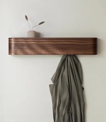 Vista 16 de Kazai. Perchero de pared 'Toke' – Perchero de diseño moderno con ganchos ocultos de pared – Perchero de panel de chapa de madera maciza – Roble