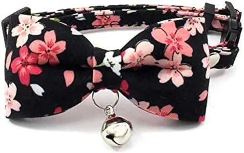 Breakaway - Collar de gato con campana, corbatín de flores, gatito, accesorios de ropa para cachorros, ajustable y hecho a mano (Sakura negro, talla