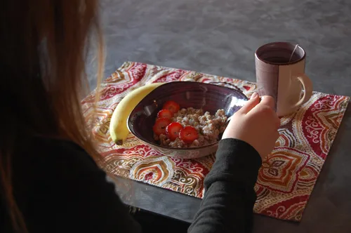 Vista 4 de Cebada descascarada orgánica sin OMG Grain Place Foods, bolsa de 2 libras