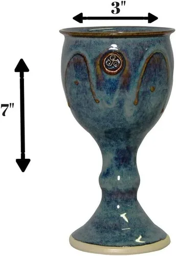 Vista 6 de Copa de vino hecha a mano esmaltada a mano con sello celta único en Irlanda, 7 pulgadas de alto, verde