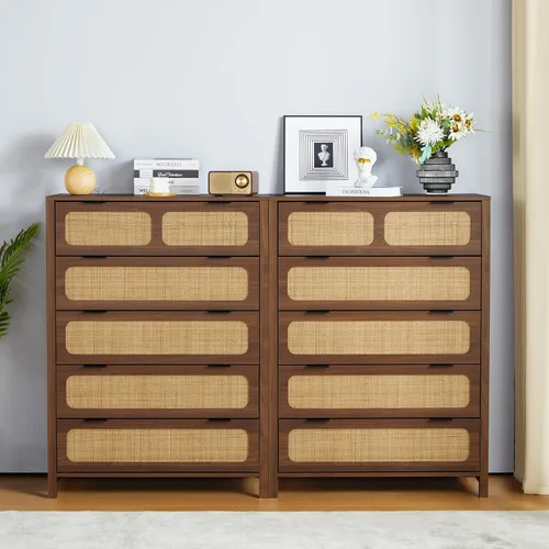 Vista 23 de LEVNARY Cómoda de 5 cajones, cómoda alta de ratán, cómoda de 5 cajones para dormitorio, armario de madera con asas de metal para sala de estar, Negro
