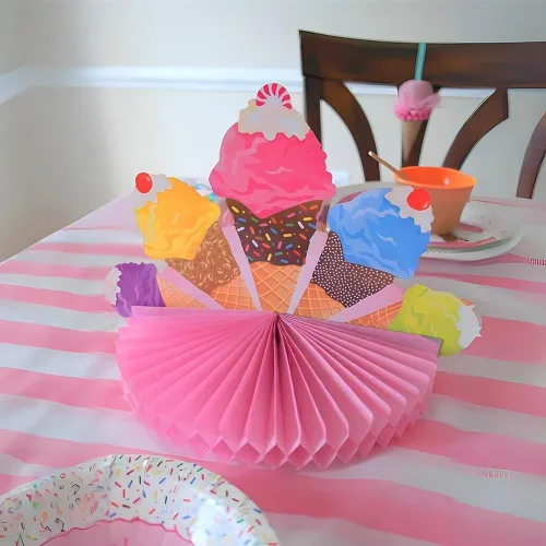 Vista 3 de Fun Express - Centro de mesa con texto en inglés "I Scream For Ice Cream para cumpleaños - Decoración de fiesta - Decoración general - Centros