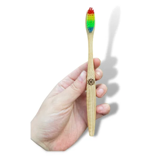 Vista 3 de Cepillo de dientes de bambú de afirmación positiva Afirmación positiva escrita en reversa para que puedas leerlo mientras te cepillas los dientes.