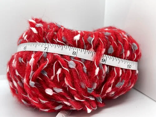 Vista 3 de Alpaca Punto - Hilo de punto voluminoso rojo, gris y blanco, 1.76 onzas (1.76 oz), 87 yardas (262.5 ft)