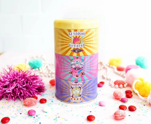 Vista 3 de Harry Potter Honeydukes - Juego de 3 latas apilables de velas perfumadas de cera de soja, con fragancias únicas, tiempo de combustión de 25 horas