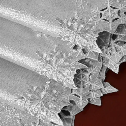 Vista 2 de Simhomsen Caminos de mesa bordados con copos de nieve para Navidad e invierno (plata, 14 x 34 pulgadas)