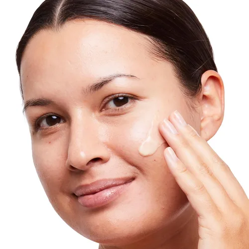 Vista 3 de The Boots No.7 Radiance+ Vitamina C Hidratante Diario, 1.6 onzas líquidas (paquete de 1)