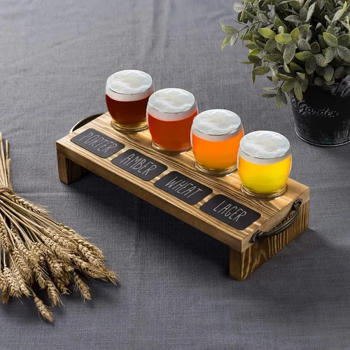 Vista 2 de MyGift Juego de regalo de vidrio de cerveza de madera maciza con 4 vasos de cerveza de degustación y bandeja para servir con etiqueta de pizarra