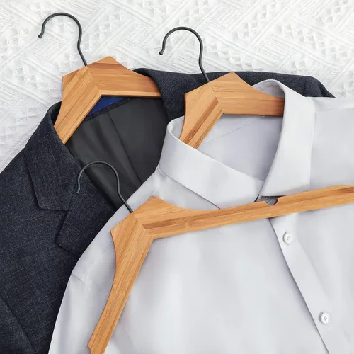 Vista 7 de TOPIA HANGER Perchas de madera de bambú, perchas con gancho negro giratorio y nothces de corte liso, juego de 12 perchas de madera duraderas