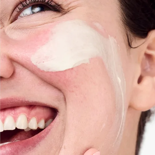 Vista 4 de Crema de cuidados diarios contra el enrojecimiento Clinique, 1.7 oz