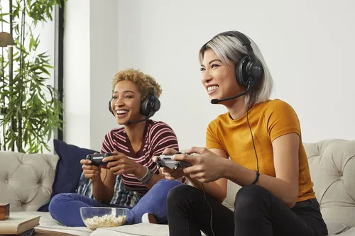 Vista 10 de JBL Quantum 200 - Wired Over-Ear Gaming Headset with Voice Focus Directional flip-up mic and Memory Foam Ear Cushions (Black) (Pack of 4)