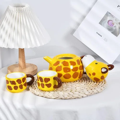 Vista 3 de RORA Tetera de jirafa con 2 tazas de té, juego de tetera de cerámica pintada a mano para café, café con leche, té de flores y té de frutas