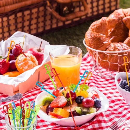 Vista 7 de 200 piezas de espadas de cóctel de plástico, palillos de bebidas de frutas, a granel, coloridos aperitivos, paquete de palillos de dientes