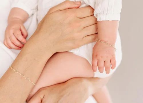 Vista 2 de Cherished Moments Pulsera de corazón, chapado en oro de 14 quilates GOLD (9 mo - 4 years) MED