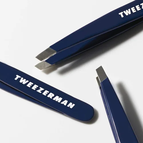 Vista 6 de Tweezerman Mini pinzas inclinadas exclusivas de noche azul
