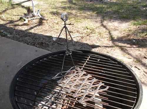 Vista 3 de Barbacoa Grill Guy, Hot Dog Metal Art Figurine, BBQ, salchicha