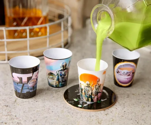 Vista 6 de Star Wars: The Mandalorian - Mini tazas de plástico de 1.5 onzas, juego de 4 vasos de whisky, vasos de whisky, vasos de bar para el hogar