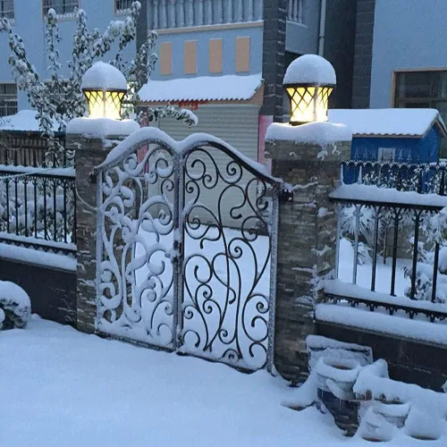 Vista 3 de Luces de columna para exteriores, lámpara de columna moderna de 18.9 ″ IP54 Luz de poste de vidrio impermeable para exteriores E26 Aluminio