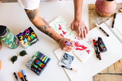 Vista 6 de UNI POSCA PC-5M - Rotuladores de pintura a base de agua, punta reversible media (1.8-2.5mm), colores de tinta tonos tierra, pack de 8