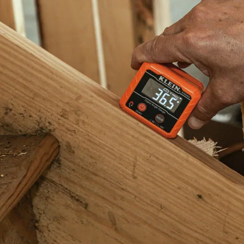 Vista 12 de Klein Tools 935DAG - Medidor electrónico digital de nivel y ángulo, mide rangos de 0 a 90 y 0 a 180 grados, medidas y establece ángulos