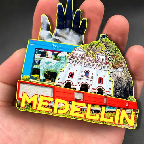 Vista 4 de Medellin Colombia - Imán de madera 3D para nevera, recuerdos coleccionables, decoración hecha a mano, artesanías 2