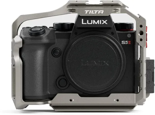 Vista 2 de Tilta Jaula completa para cámara compatible con Panasonic S5 II/IIX/G9 II Titanium Gray Accesorios a través de riel OTAN, roseta, zapata fría