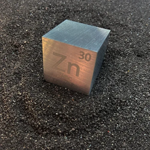 Vista 4 de Cubo de zinc – Cubos de elementos metálicos – Juego de cubos de densidad grabados con láser para una colección de tabla periódica de elementos