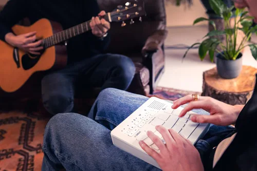 Vista 3 de Yamaha Almohadilla de tambor para dedos – Almohadilla electrónica compacta con sonidos incorporados, USB FGDP-30