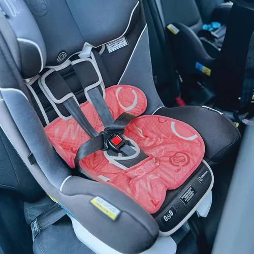 Vista 6 de Almohadillas Rosa Piddle Pad Paquete de 2 – Protector Impermeable para Asiento de Automóvil y Cochecito para Entrenamiento de Orinal para Niños