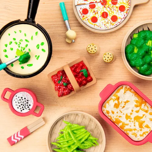 Vista 4 de Lori Comida de juego para muñecas mini - Accesorios de cocina para muñecas de 6 pulgadas - Pizza, Sushi, postre - Juego de casa de muñecas