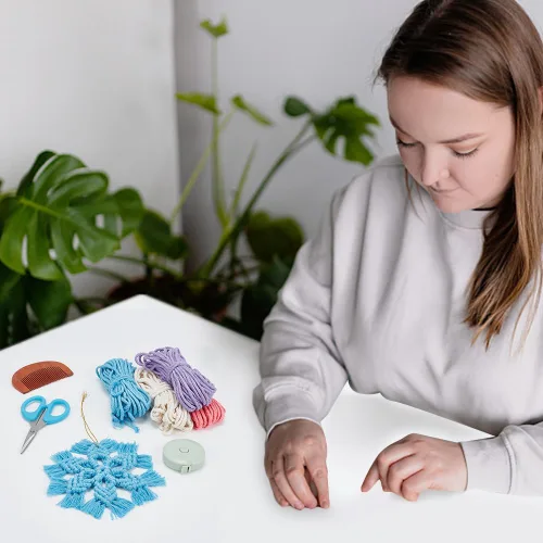 Vista 5 de INFUNLY Juego de 4 kits DIY de copo de nieve de macramé Adornos de ornamento de macramé floral bohemio para Navidad Colgante de pared de copo